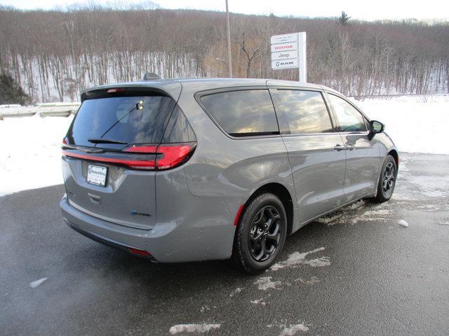 Chrysler Pacifica 2023