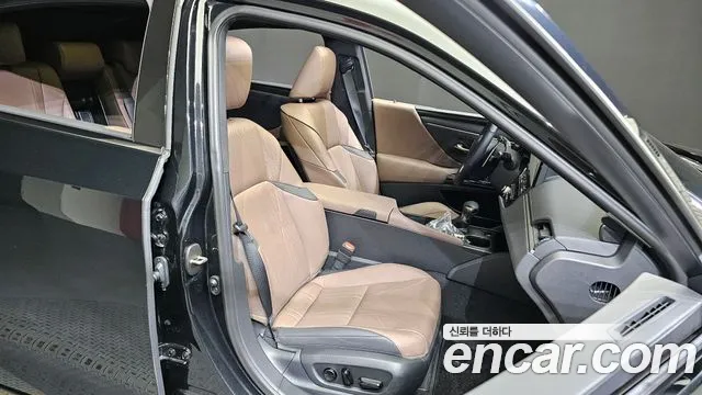 Lexus ES 2023