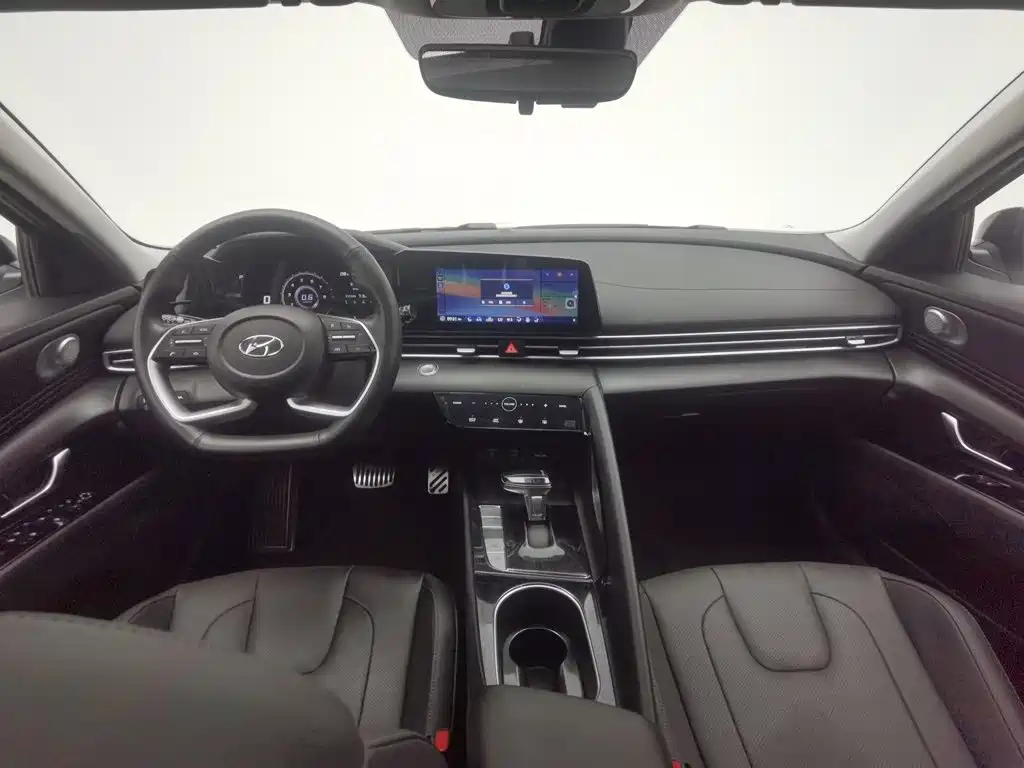 Hyundai Elantra 2022
