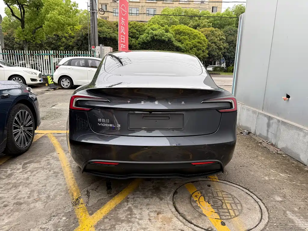 Tesla Model 3 2024