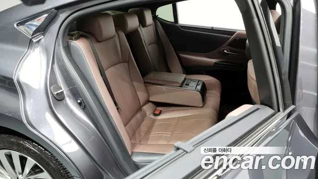 Lexus ES 2022