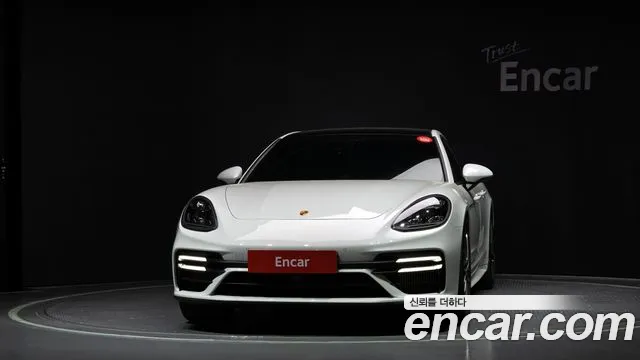 Porsche Panamera 2021