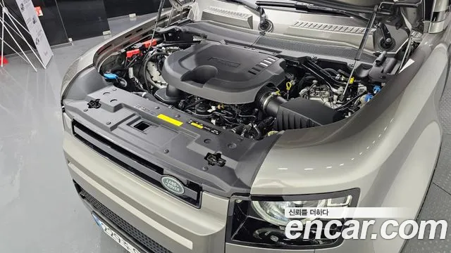Land Rover Defender 2025