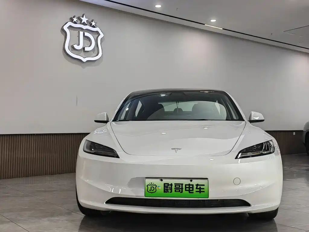 Tesla Model 3 2025