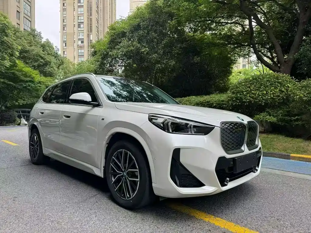BMW iX1 2024