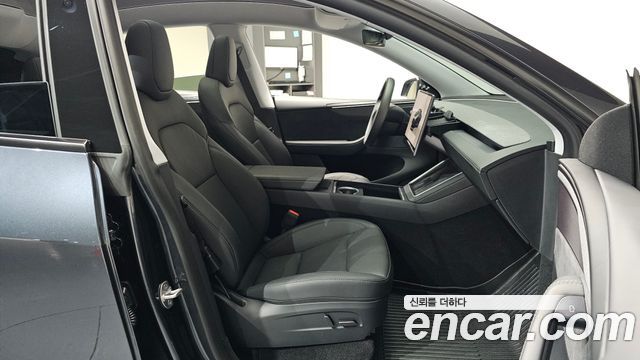 Tesla Model Y 2025