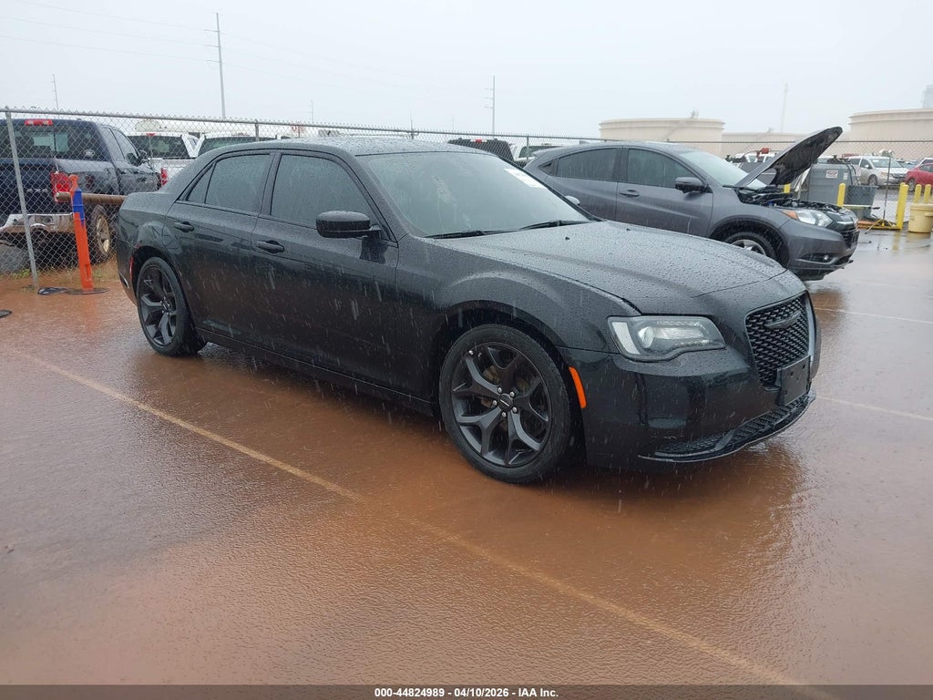 Chrysler 300 2022
