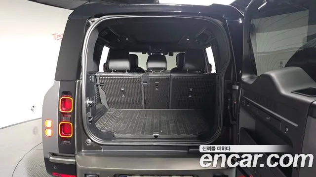 Land Rover Defender 2024