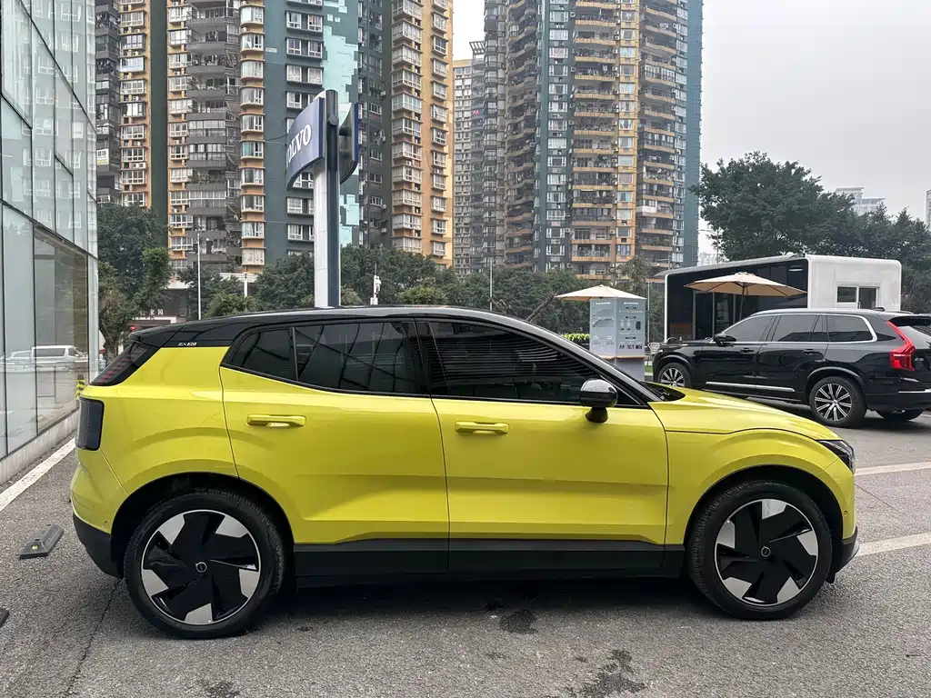 Volvo EX30 2024