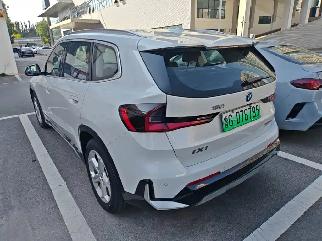 BMW iX1 2025