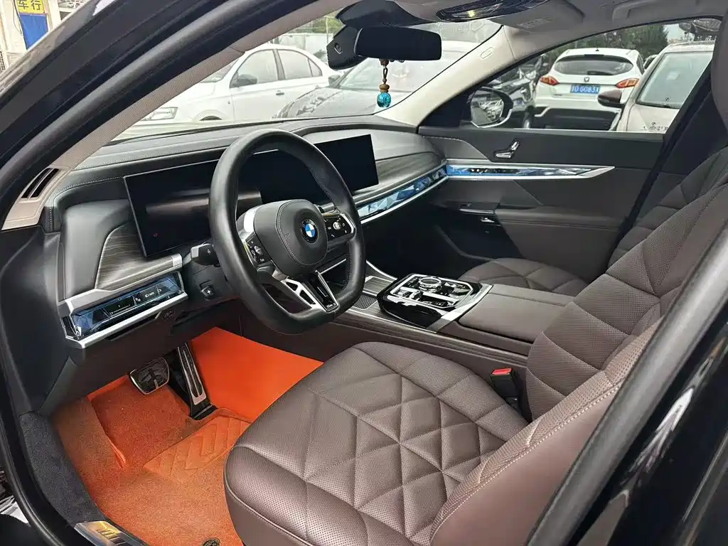 BMW 7 серии 2024