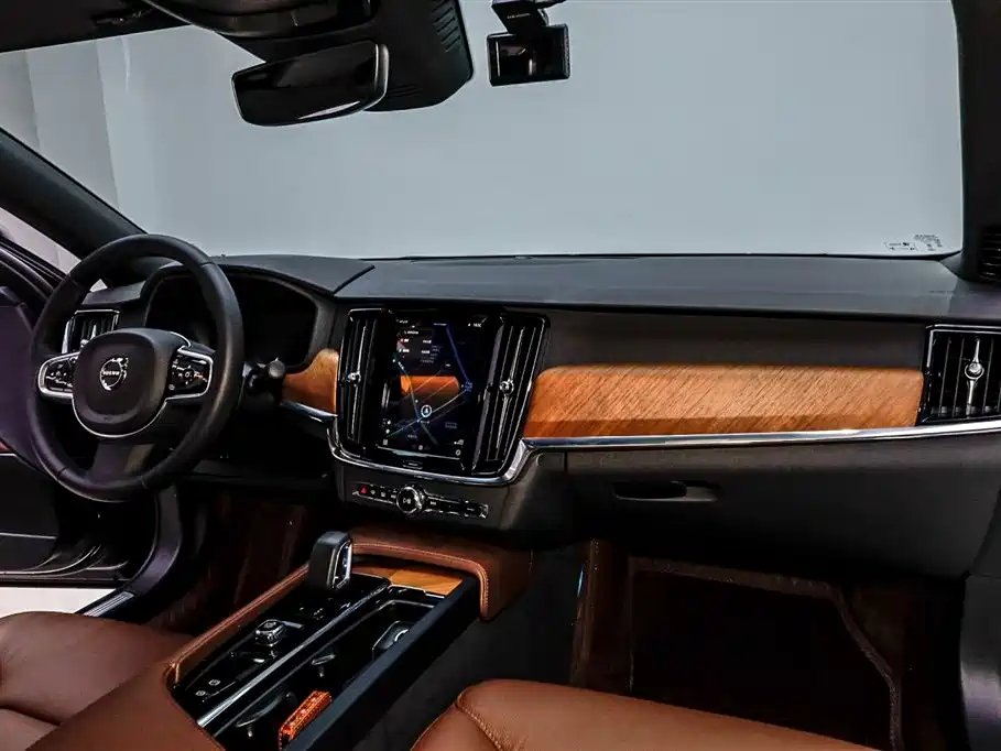 Volvo S90 2025