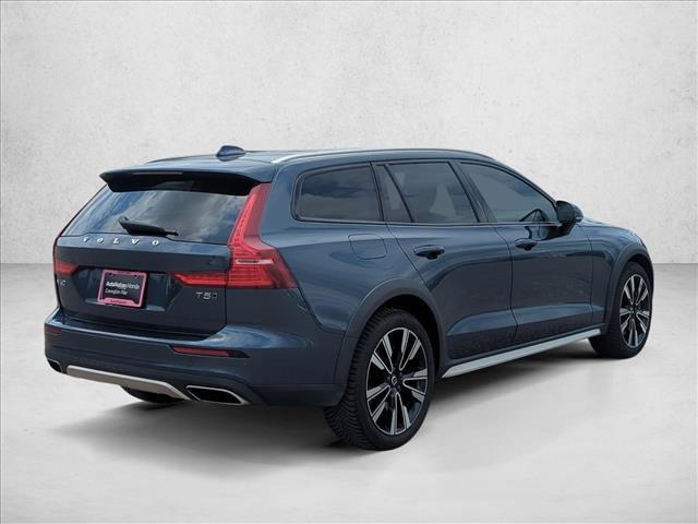 Volvo V60 Cross Country 2021