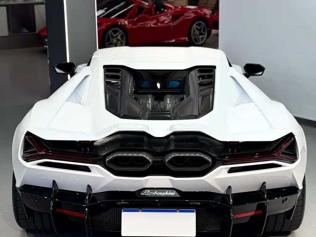 Lamborghini Revuelto 2025