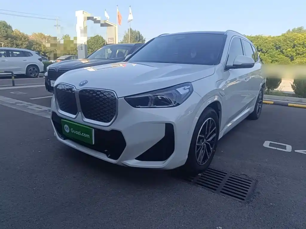 BMW iX1 2025