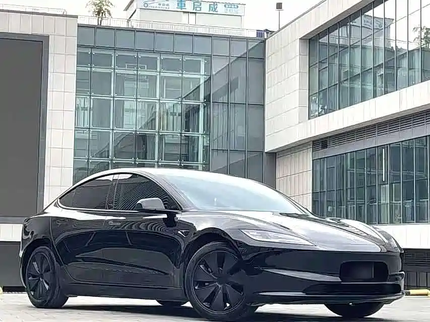 Tesla Model 3 2023