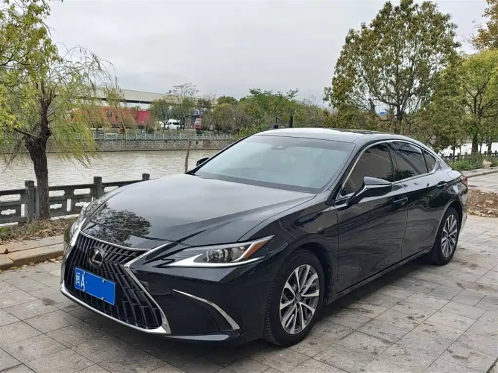 Lexus ES 2023