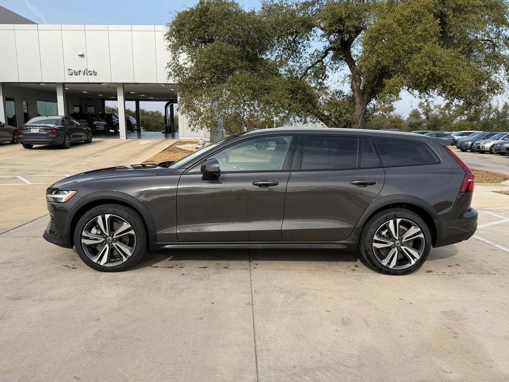 Volvo V60 Cross Country 2025