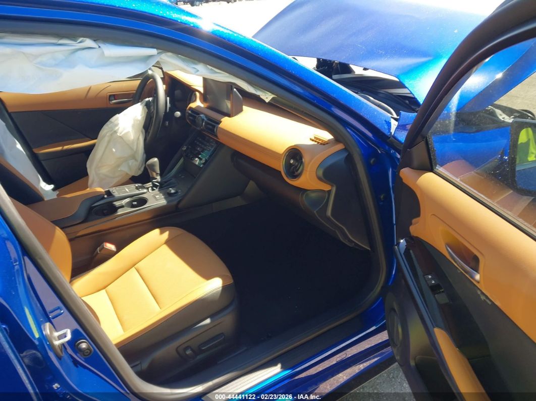 Lexus IS 2025