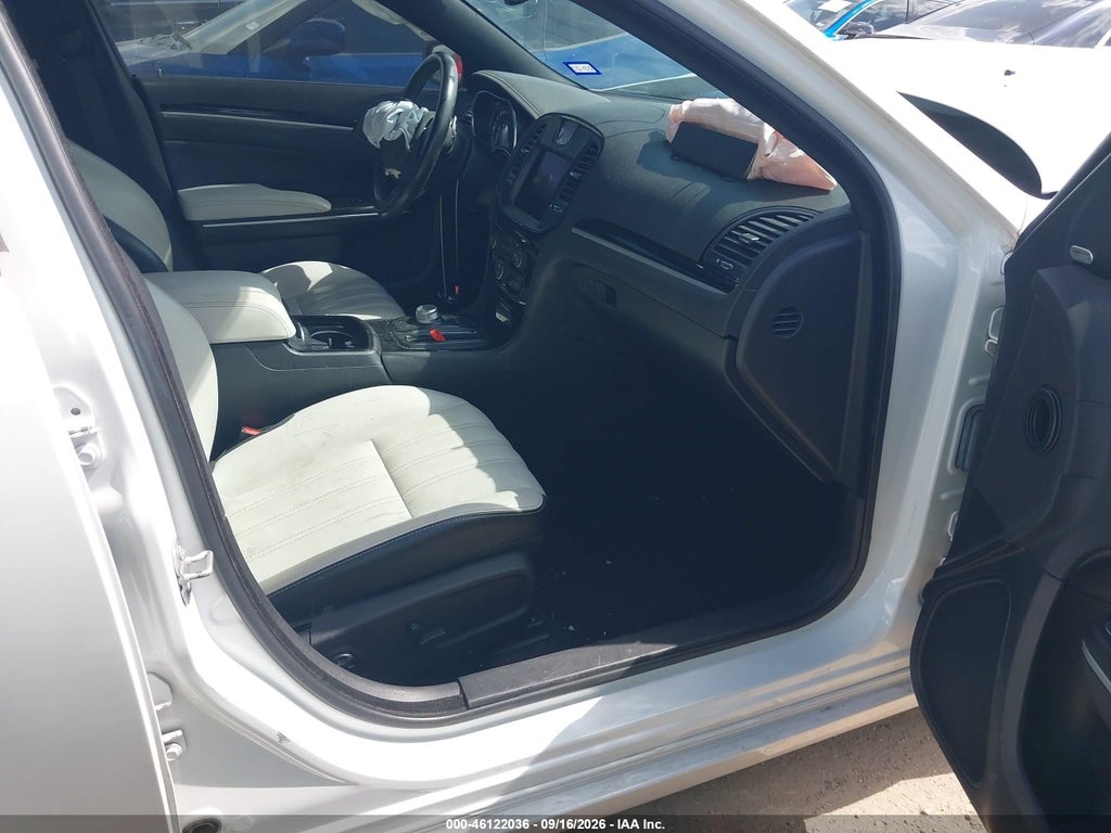 Chrysler 300 2021