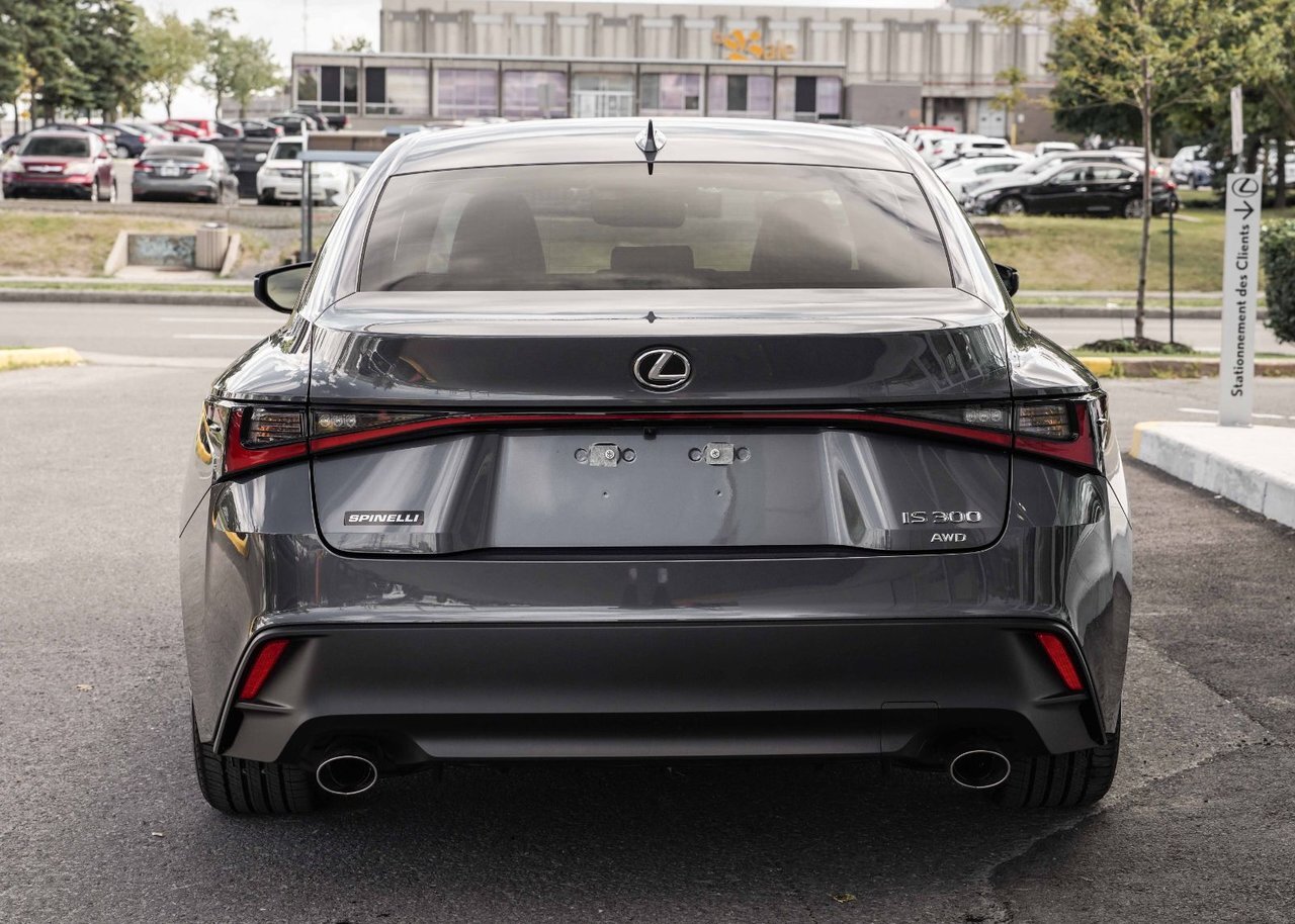 Lexus IS 2025