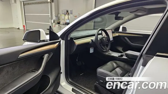 Tesla Model Y 2024