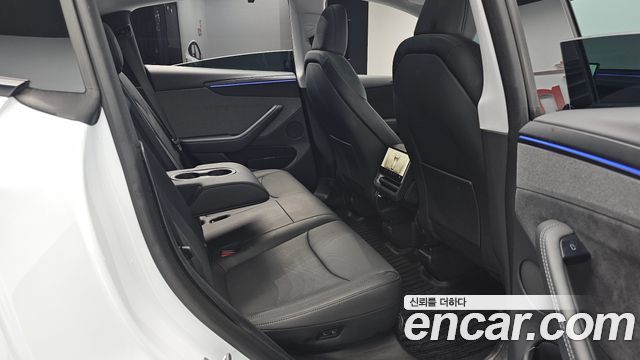 Tesla Model Y 2025