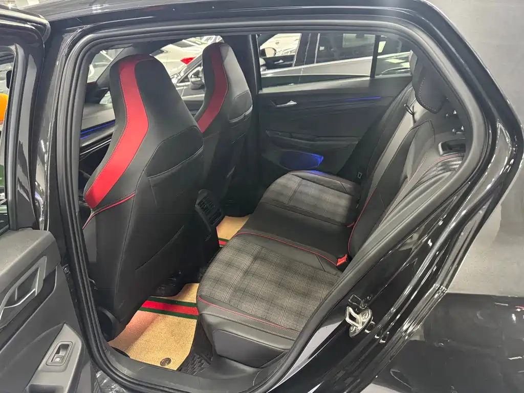 Volkswagen Golf GTI 2024