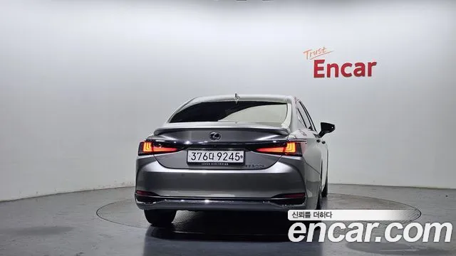 Lexus ES 2024