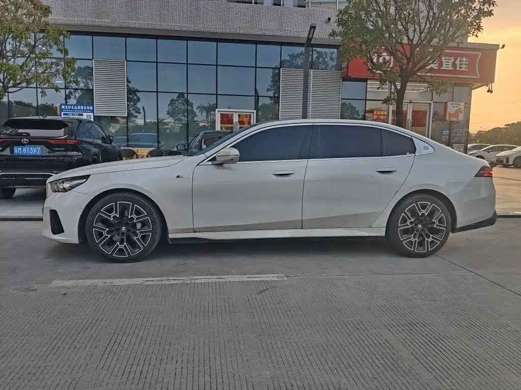BMW 5 серии 2024