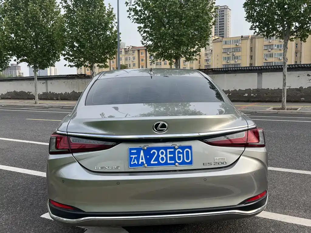 Lexus ES 2024