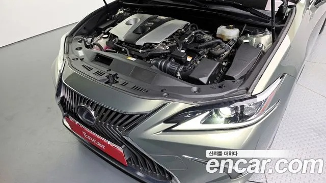 Lexus ES 2021