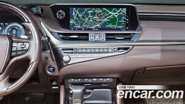Lexus ES 2020