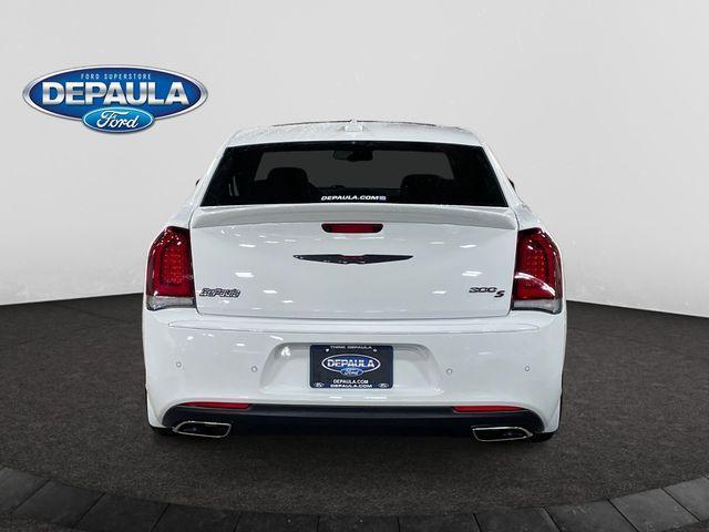 Chrysler 300 2023