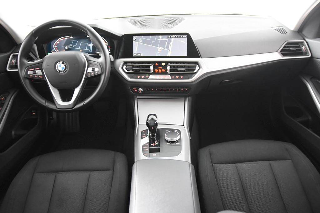 BMW 318 2021