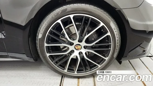 Porsche Panamera 2021