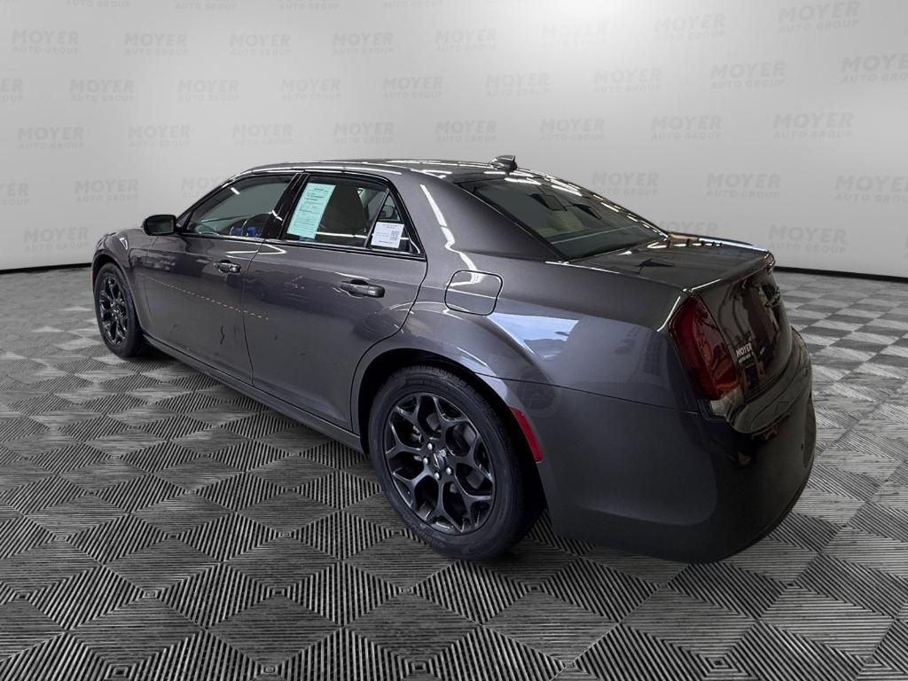 Chrysler 300 2021