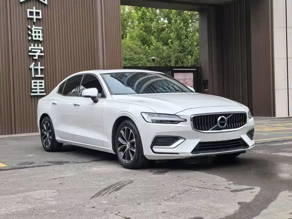 Volvo S60 2022