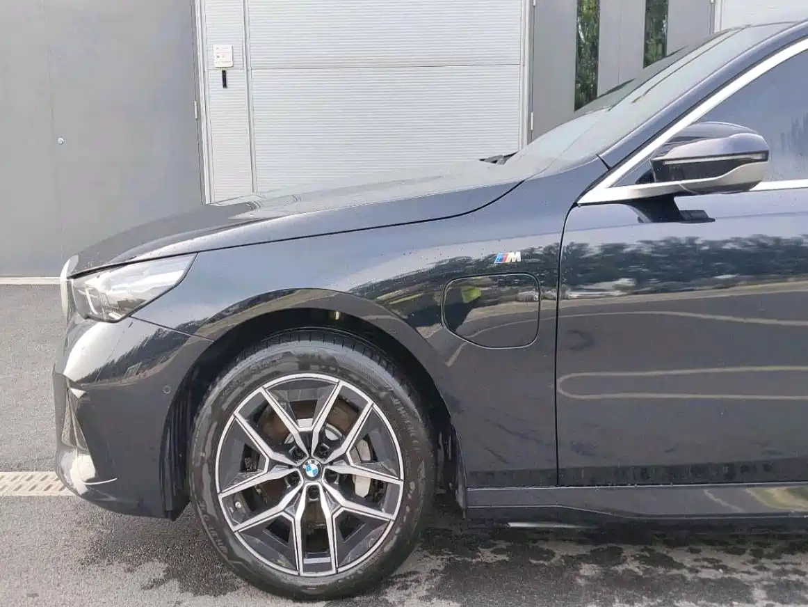 BMW i5 2025