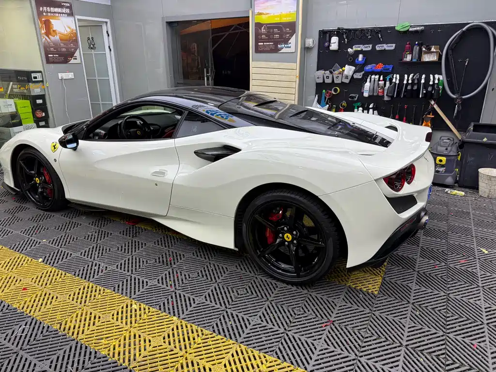 Ferrari F8 2021
