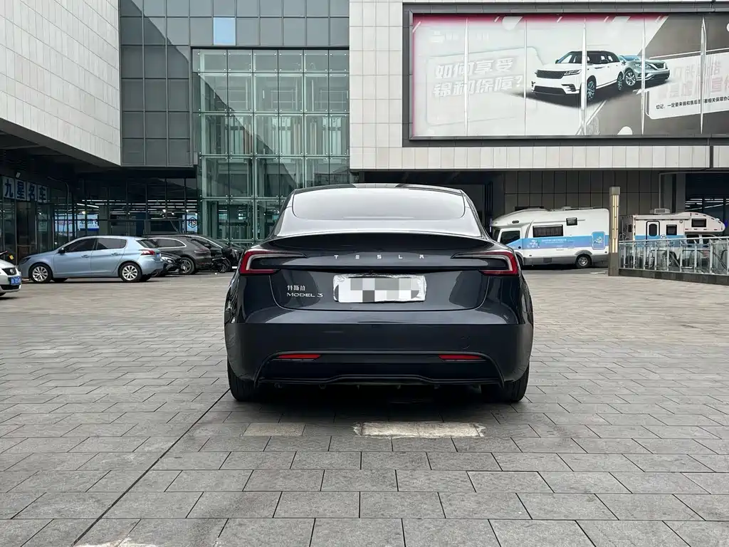 Tesla Model 3 2024