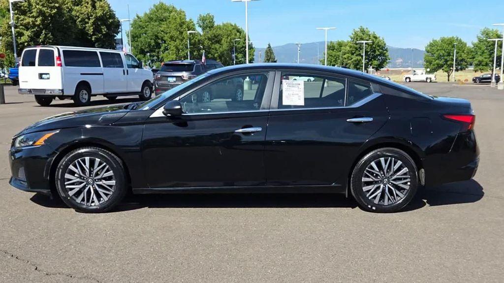 Nissan Altima 2025