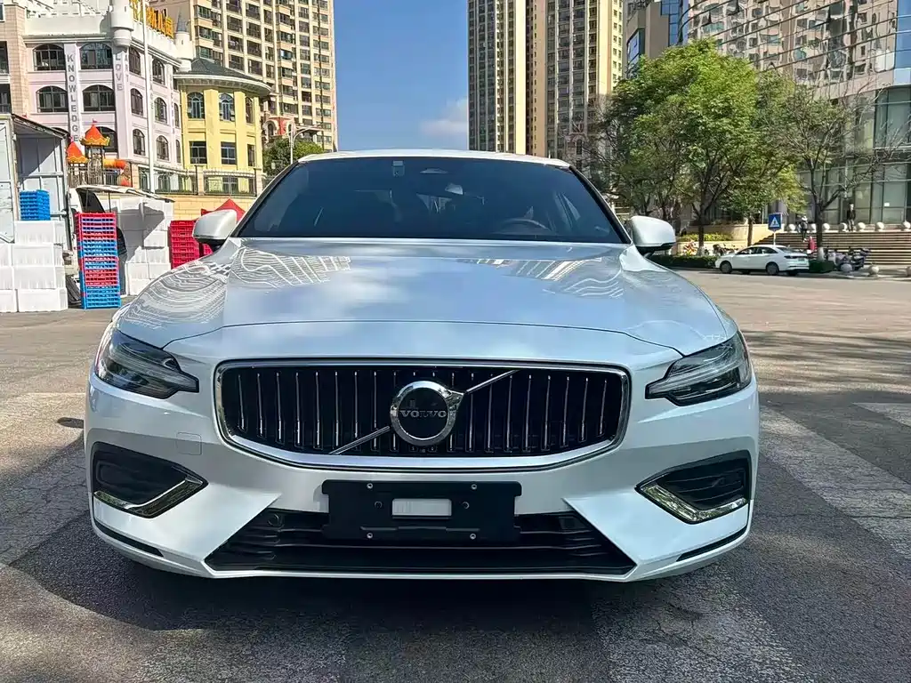 Volvo S60 2023