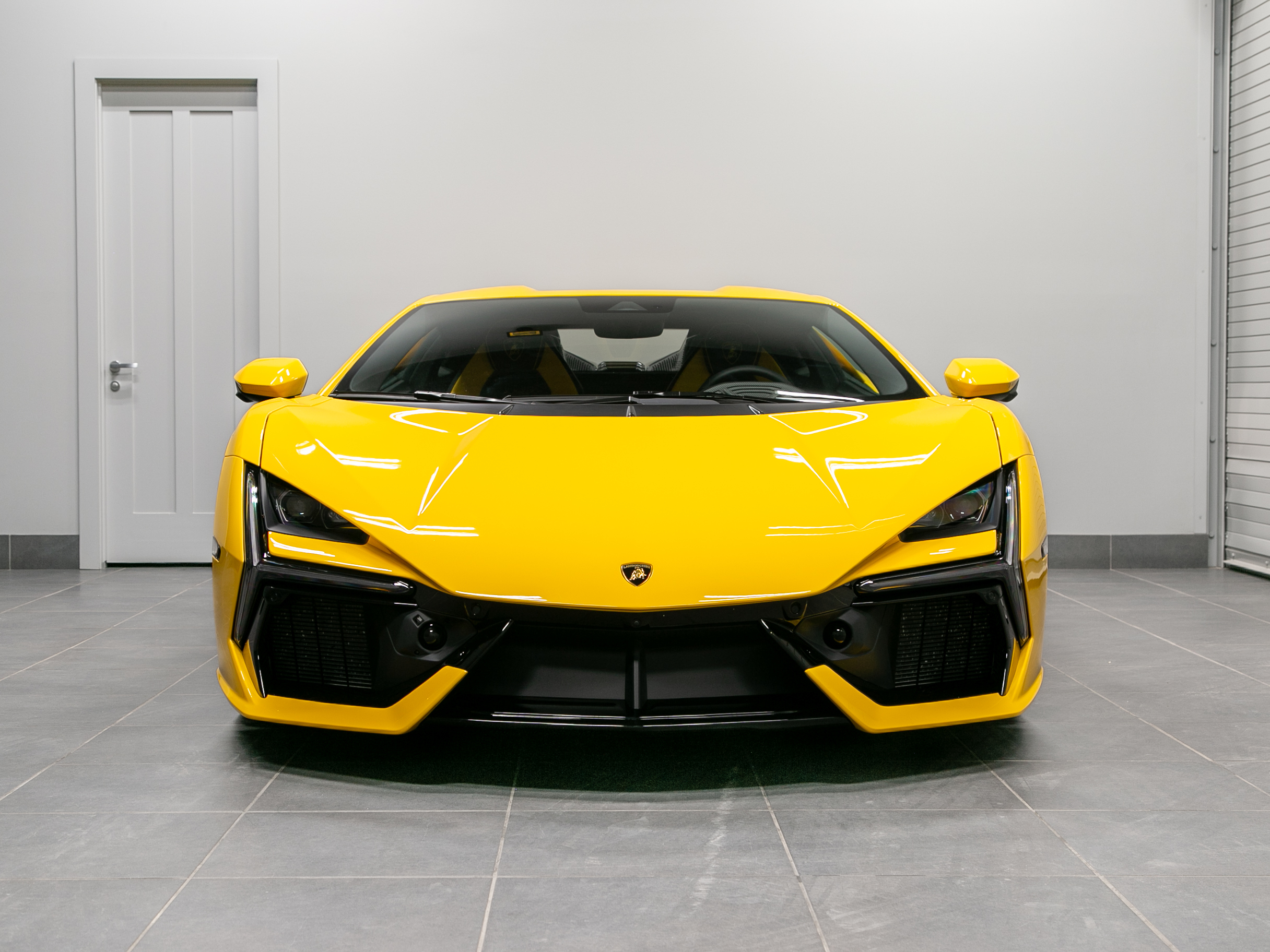 Lamborghini Revuelto 2024