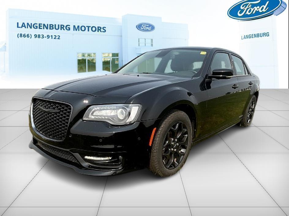Chrysler 300 2022