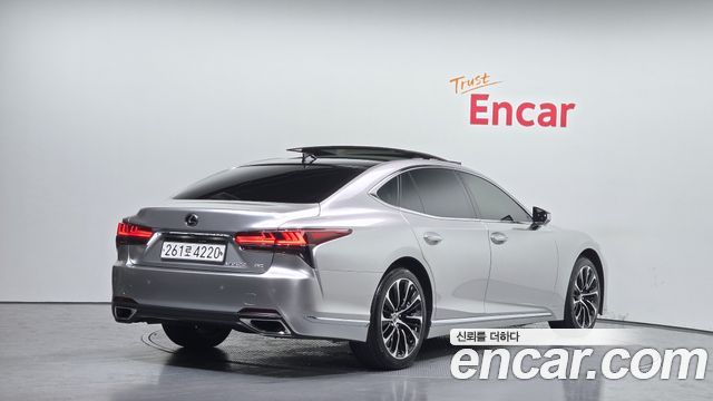 Lexus LS 2023