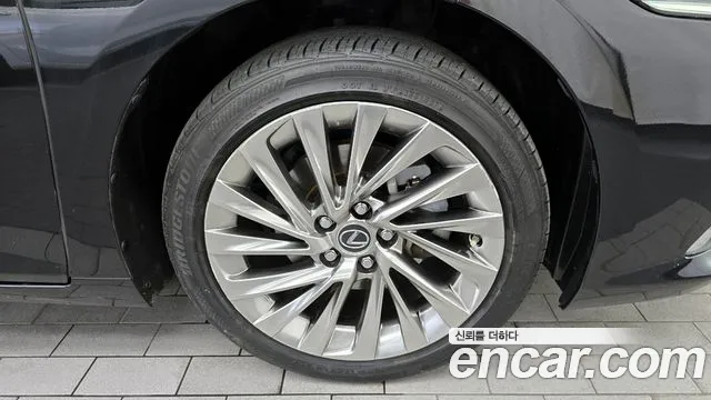Lexus ES 2021