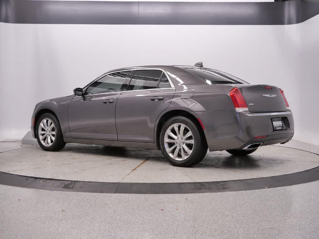Chrysler 300 2021