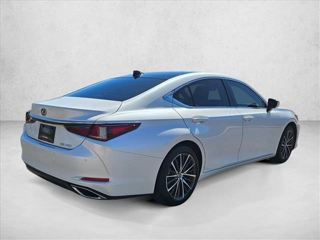 Lexus ES 2025