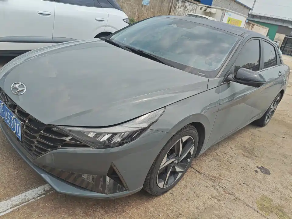 Hyundai Elantra 2022